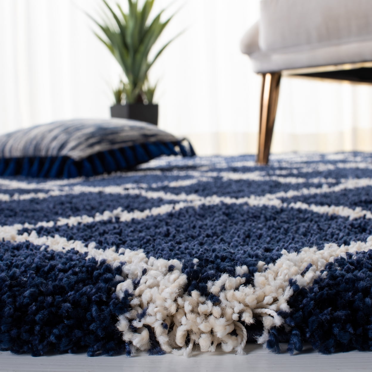 SAFAVIEH Hudson Jackson Trellis Shag Area Rug, Navy/Ivory, 8' x 10'