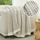 thumbnail image 2 of Manta Amélie Home con forma de gofre de chenilla reversible, 130 x 150 cm, 2 of 9