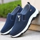 thumbnail image 4 of Zapatos casuales de malla de verano para hombre, sin cordones, antideslizantes, resistentes al desgaste, cómodos, transpirables, para personas de mediana edad y mayores, 4 of 5