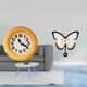 thumbnail image 2 of Reloj de pared moderno, silencioso, redondo, decorativo, de madera y acrílico, con mecanismo de barrido y una singular imagen de mariposa y flor. Idea, 2 of 8