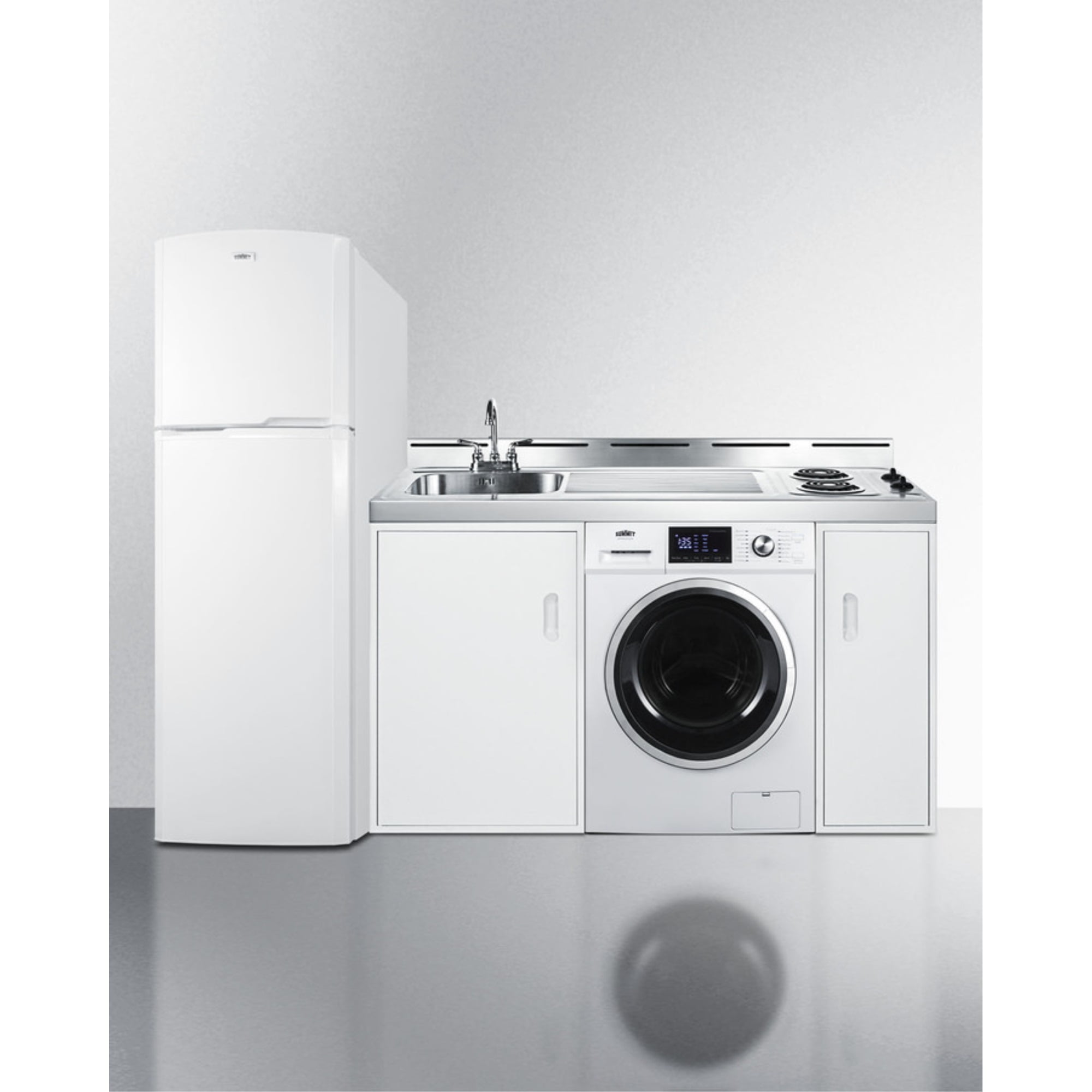 Allinone combination with fullsized refrigeratorfreezer, 115V combo washer/dryer