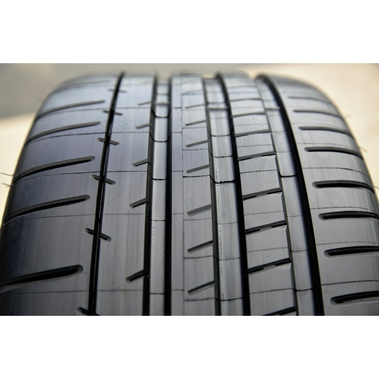 Michelin Pilot Super Sport Summer 265/35ZR19/XL (98Y) Tire