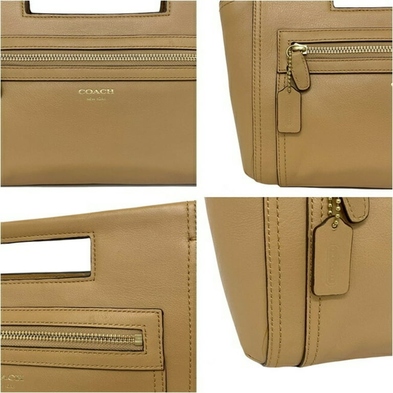 Coach Authenticated Leather Clutch Bag