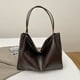 thumbnail image 4 of Bolso de mano estilo retro Maillard de color liso para mujer, nuevo estilo 2025, informal, versátil, de gran capacidad, suave, para ir al trabajo., 4 of 5