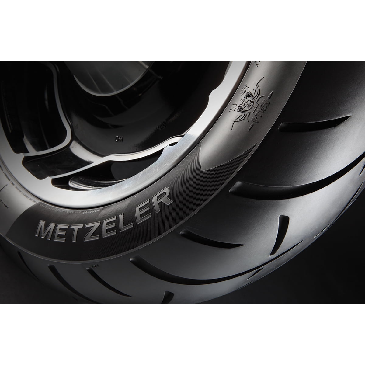 Metzeler ME 888 Marathon Ultra Rear Tire 200/60R-16 (2704000)