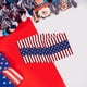thumbnail image 5 of Set de Suministros para Fiesta Del Día de La Independencia con La Bandera de Ee. Uu. | Vasos, Platos, Cubiertos y Mantel Desechables | Vajilla Patriótica Multicolor para El 4 de Julio, Día Del Trabaj, 5 of 6