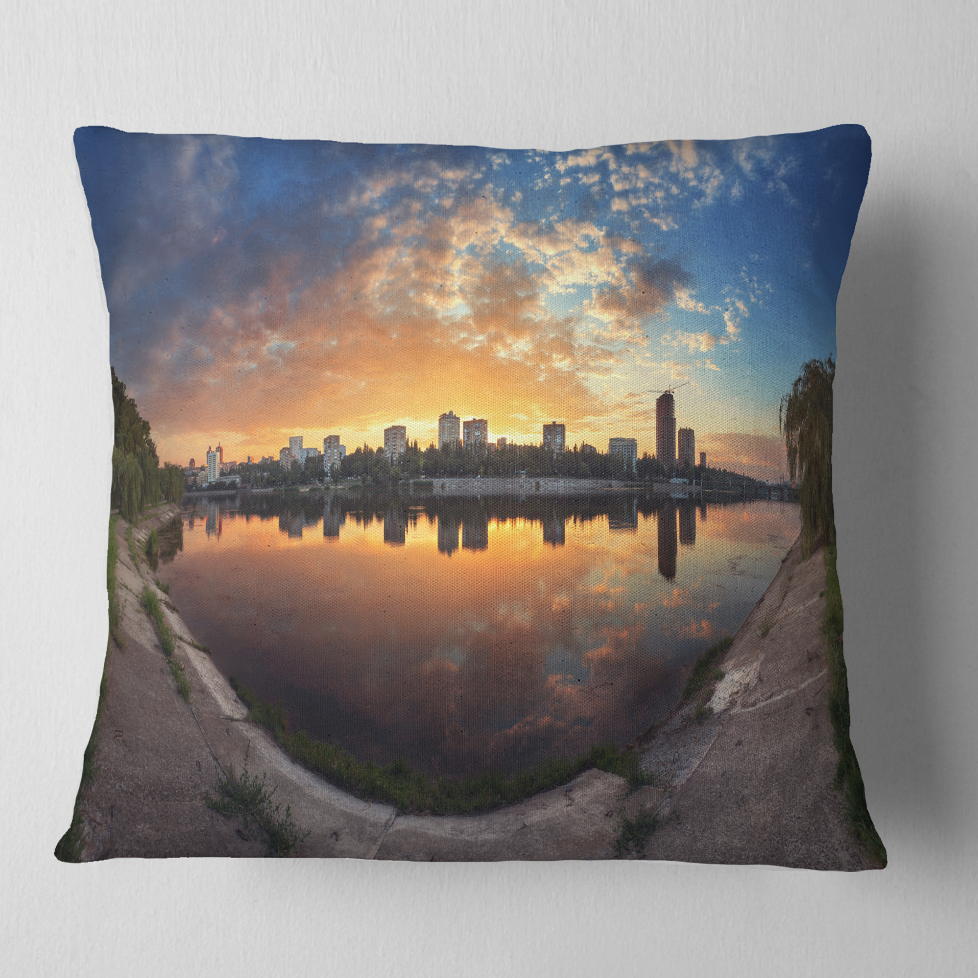 Designart Long Summer Sunset in Yellow - Landscape Photography Throw Pillow - 16x16