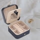 thumbnail image 3 of Caja Organizadora de Joyas Hugo Estuche de Almacenamiento de Viaje 3 Capas de Cuero PU Impermeable, 3 of 9