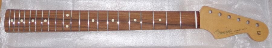 Fender® Classic Player 60's Strat Maple/Pau Ferro Neck~21 MJ Frets~12"~Brand New