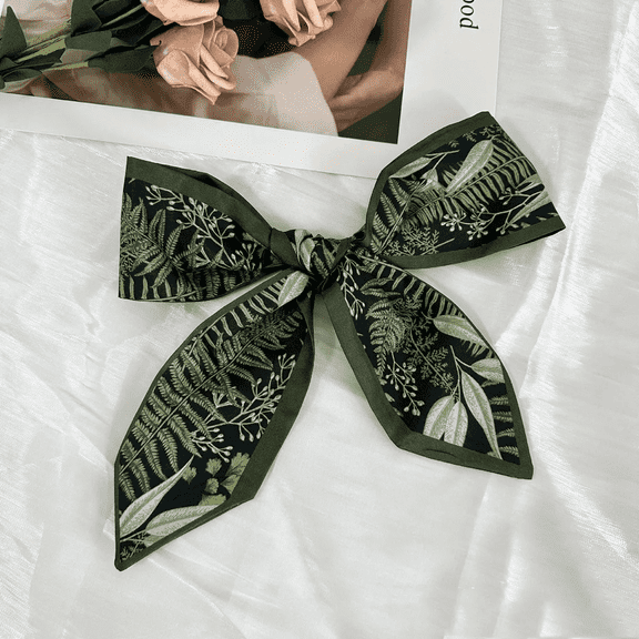 Lightweight Soft Silk-Feel Leaf Print Scarf, Green