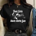 thumbnail image 3 of Camiseta de dibujos animados de Disney para mujer, ropa informal de manga corta, transpirable, con estampado de villanos y reina, para verano, 3 of 5