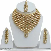 THE DIVINE FASHION Indian Bollywood Gold Plated Traditional Kundan & Pearl Studded Choker Necklace Jewellery Set with Earrings & Maang Tikka For Women