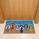 thumbnail image 4 of Felpudo de bienvenida para puerta de entrada | Diseño de chanclas con sol de verano | Parte trasera de goma antideslizante para interior y exterior | Alfombrilla absorbente de agua de 60 x 40 cm, 4 of 5