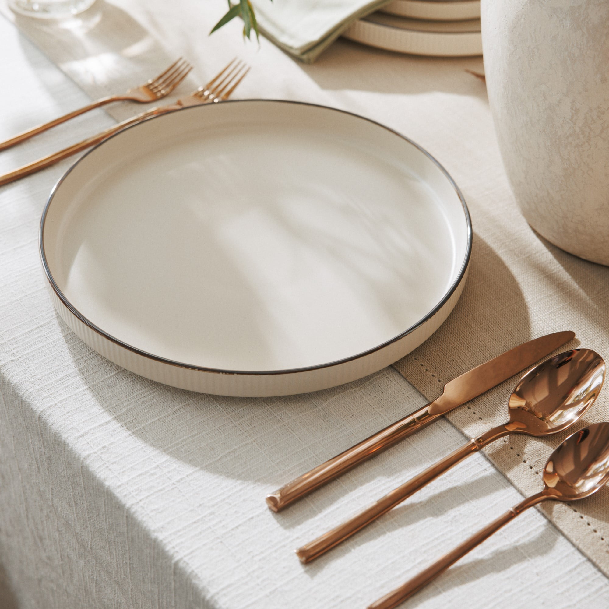 Thyme & Table Aden Ceramic Dinner Plate Cream with Bronze Rim
