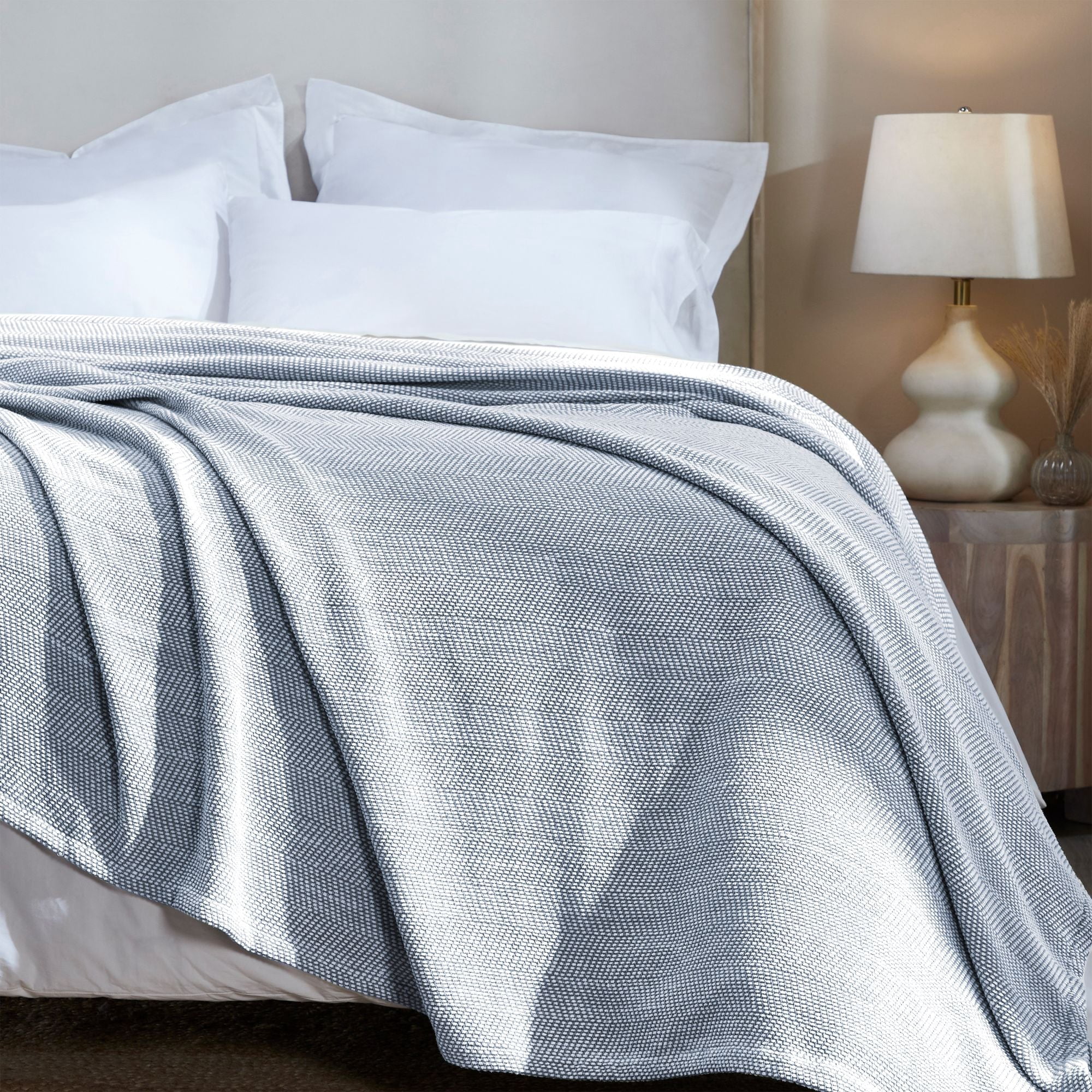 Superior Chrisney Chevron Cotton Blanket, King, Blue