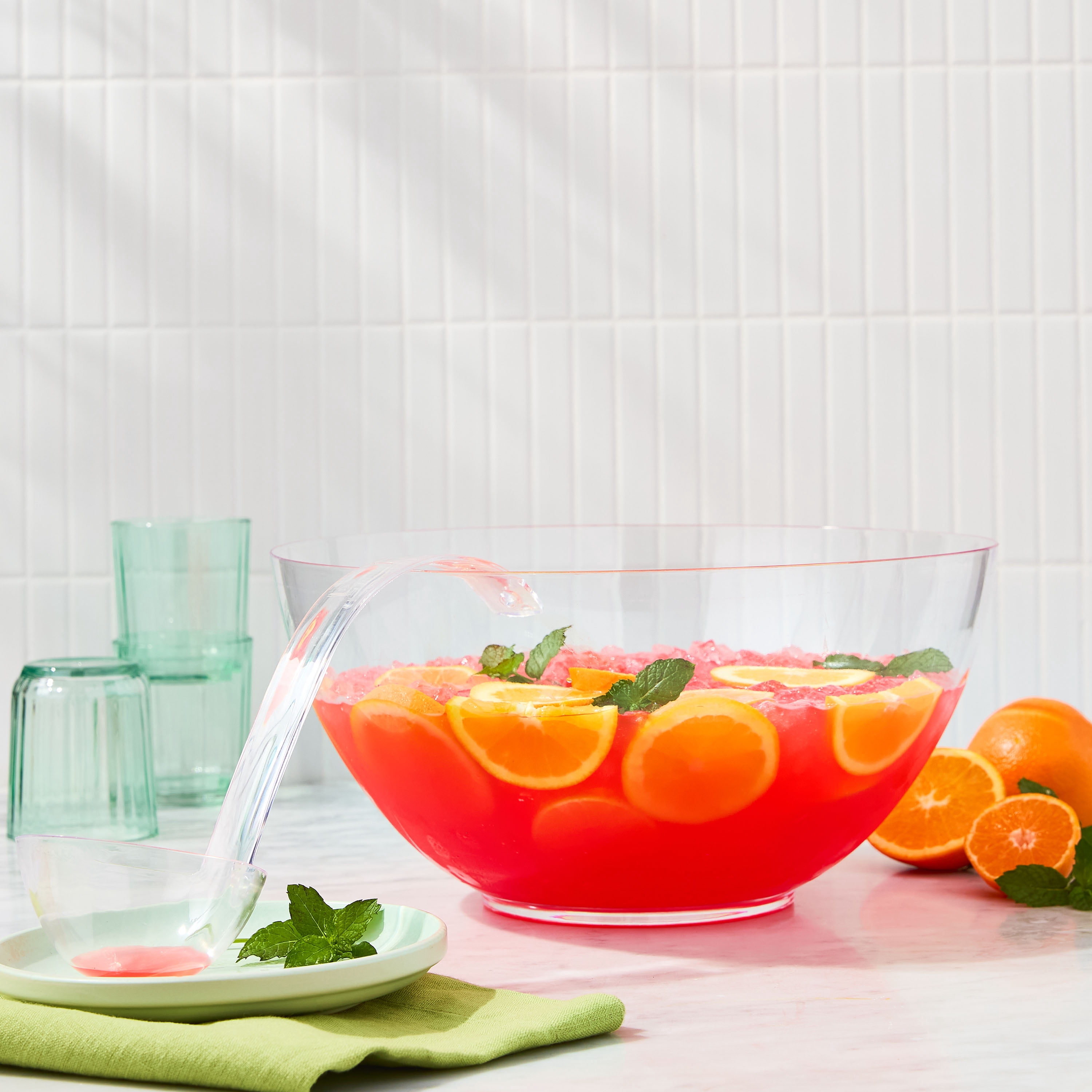 Way To Celebrate Classic Plastic Punch Bowl, Clear, 314 fl oz, 13.2 x 6.5 in