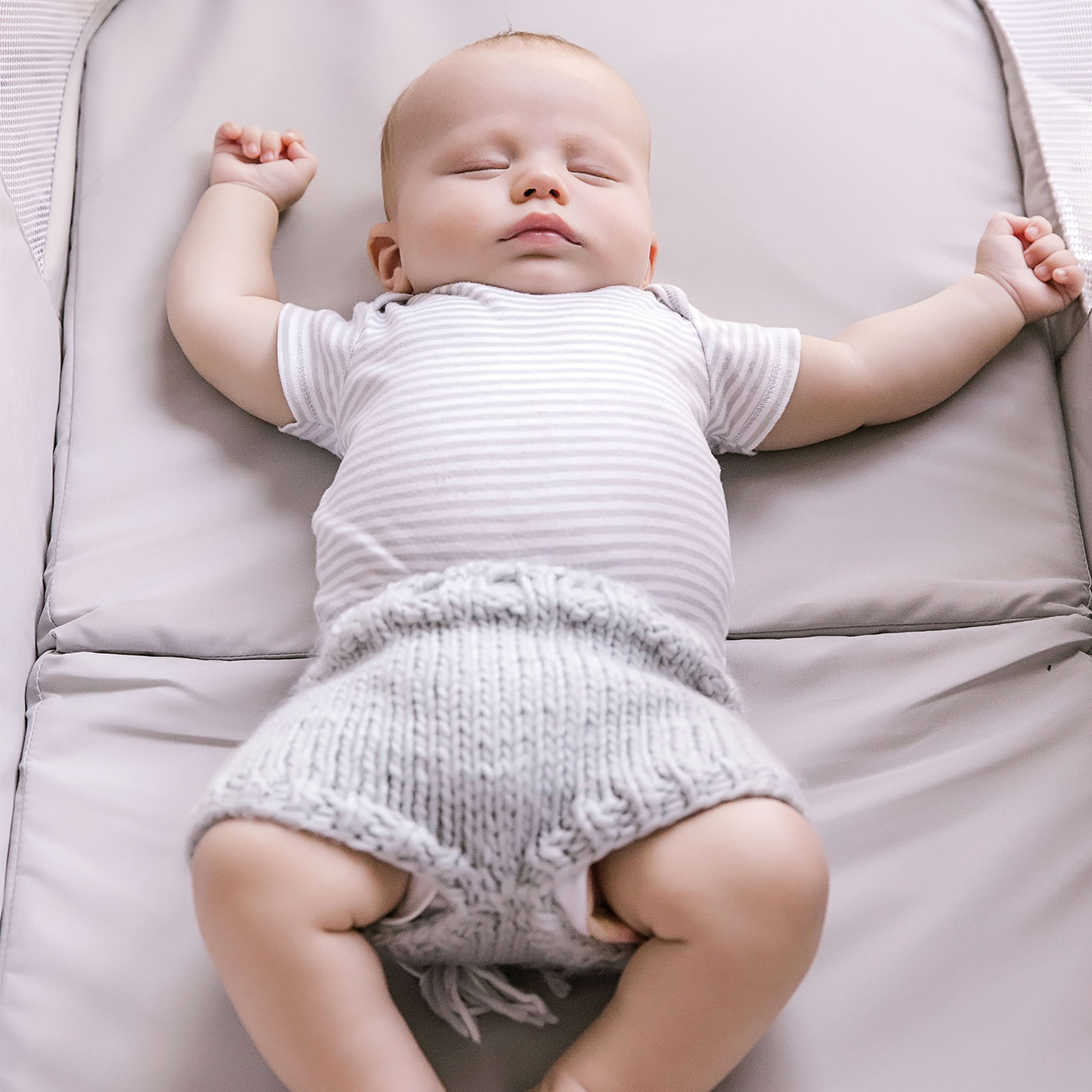 Ingenuity Foldaway Rocking Baby Bassinet Classic Crosby