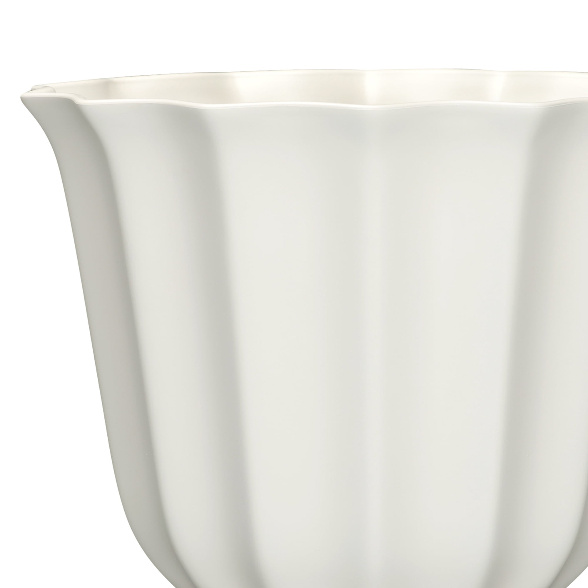 Mainstays Charlotte Round Recycled Resin Planter, Vanilla Dream, 17.5 in x 17.5 in x 14 in