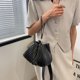 thumbnail image 4 of Bolsa cruzados de hombro plisados ​​a la modade mano de piel sintética para mujer (negro) Likrtyny Para Estrenar, 4 of 9