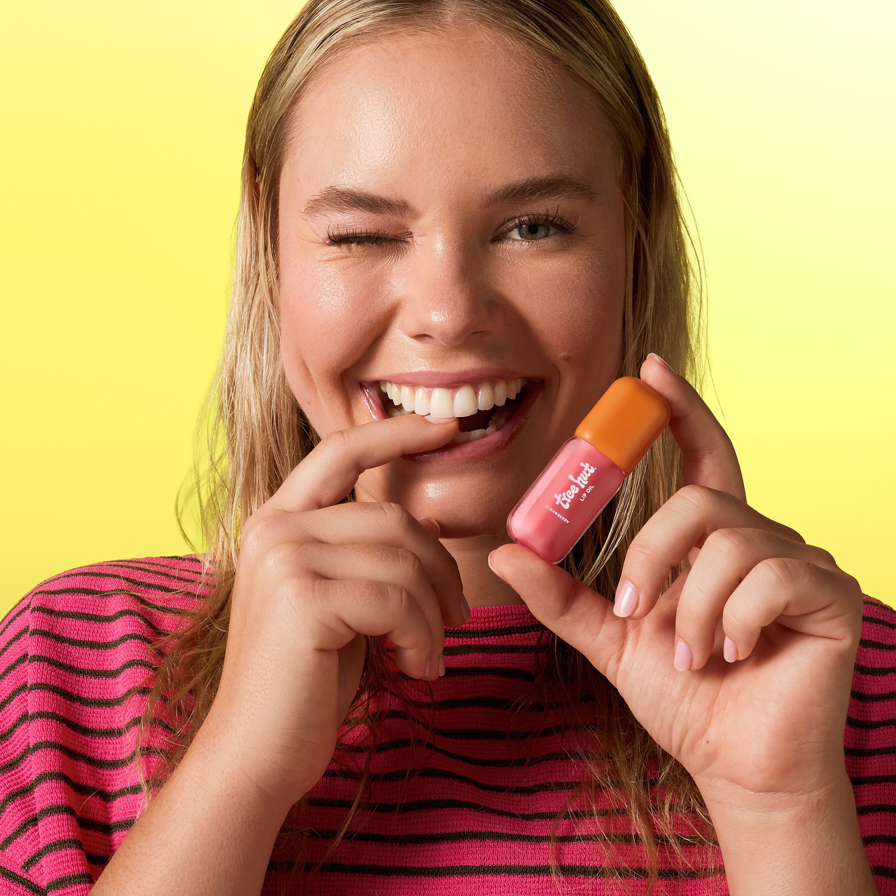 Tree Hut Strawberry Hydrating Lip Oil, Sheer Tint with High Shine, 0.16 fl oz