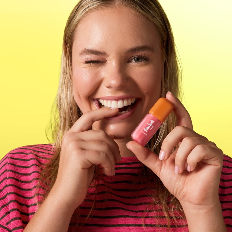 Tree Hut Strawberry Hydrating Lip Oil with High Shine photo 2