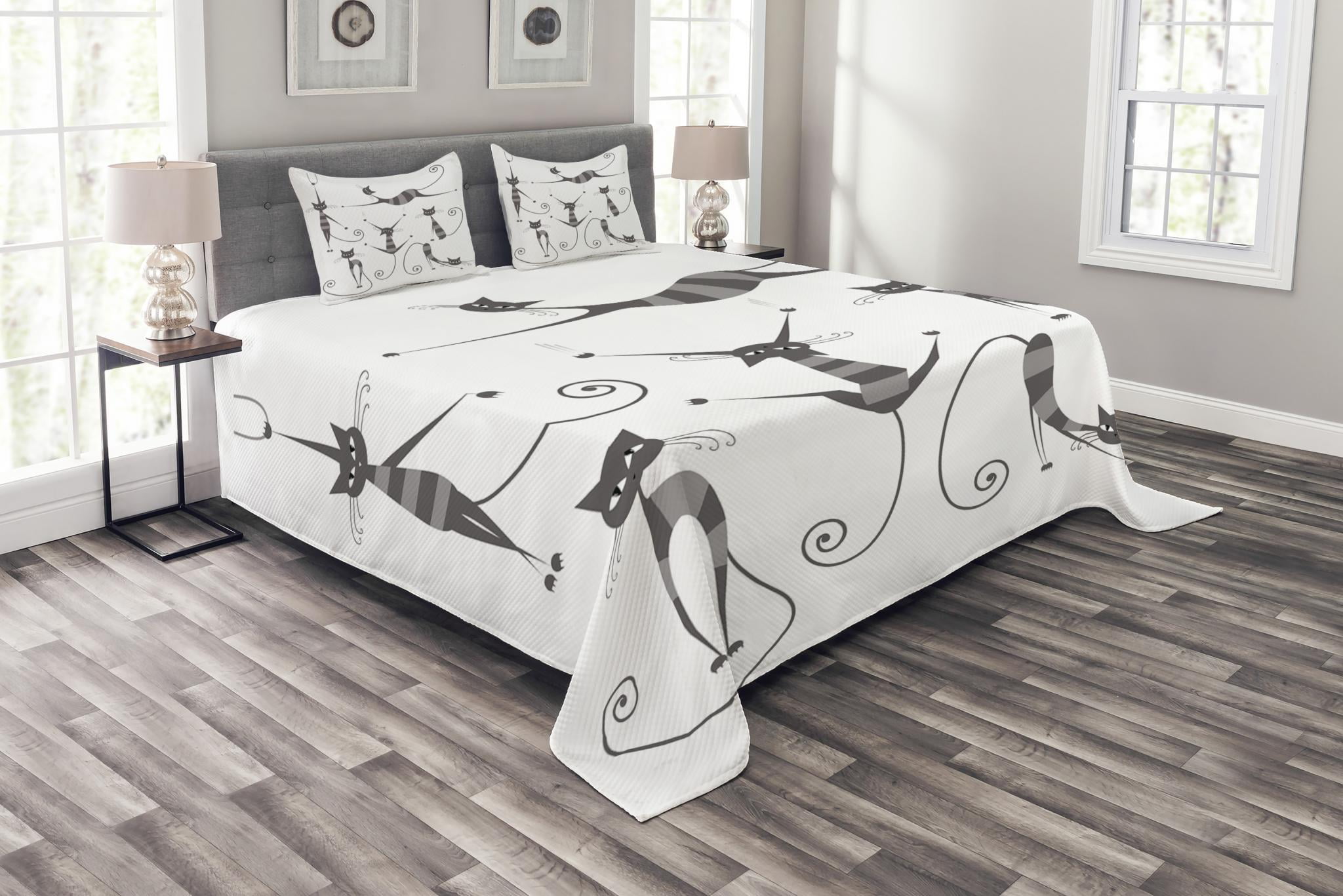 Cat Bedspread Set Queen Size, Furry Skinny Striped Cats in Several
