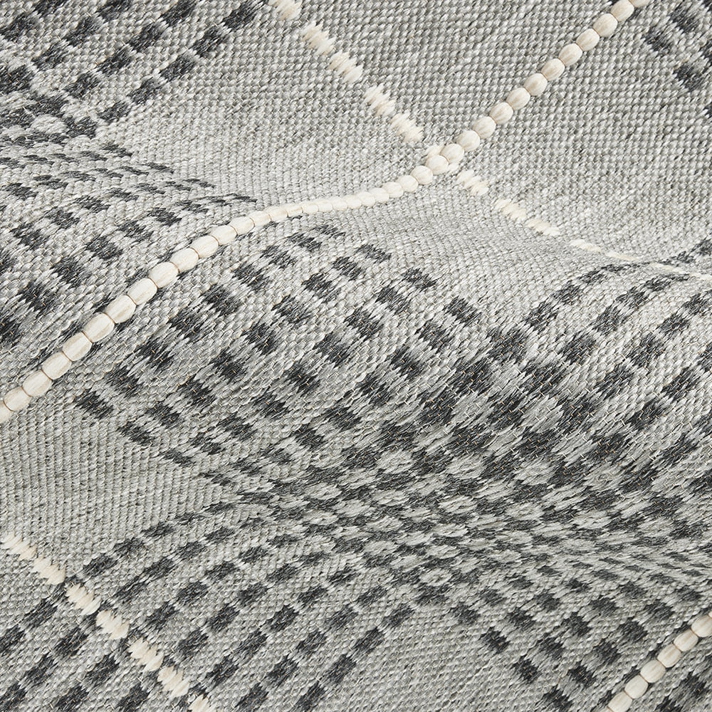 Better Homes & Gardens 5' x 7' Plaid Woven Reversible Outdoor Rug, Gray, Polypropylene