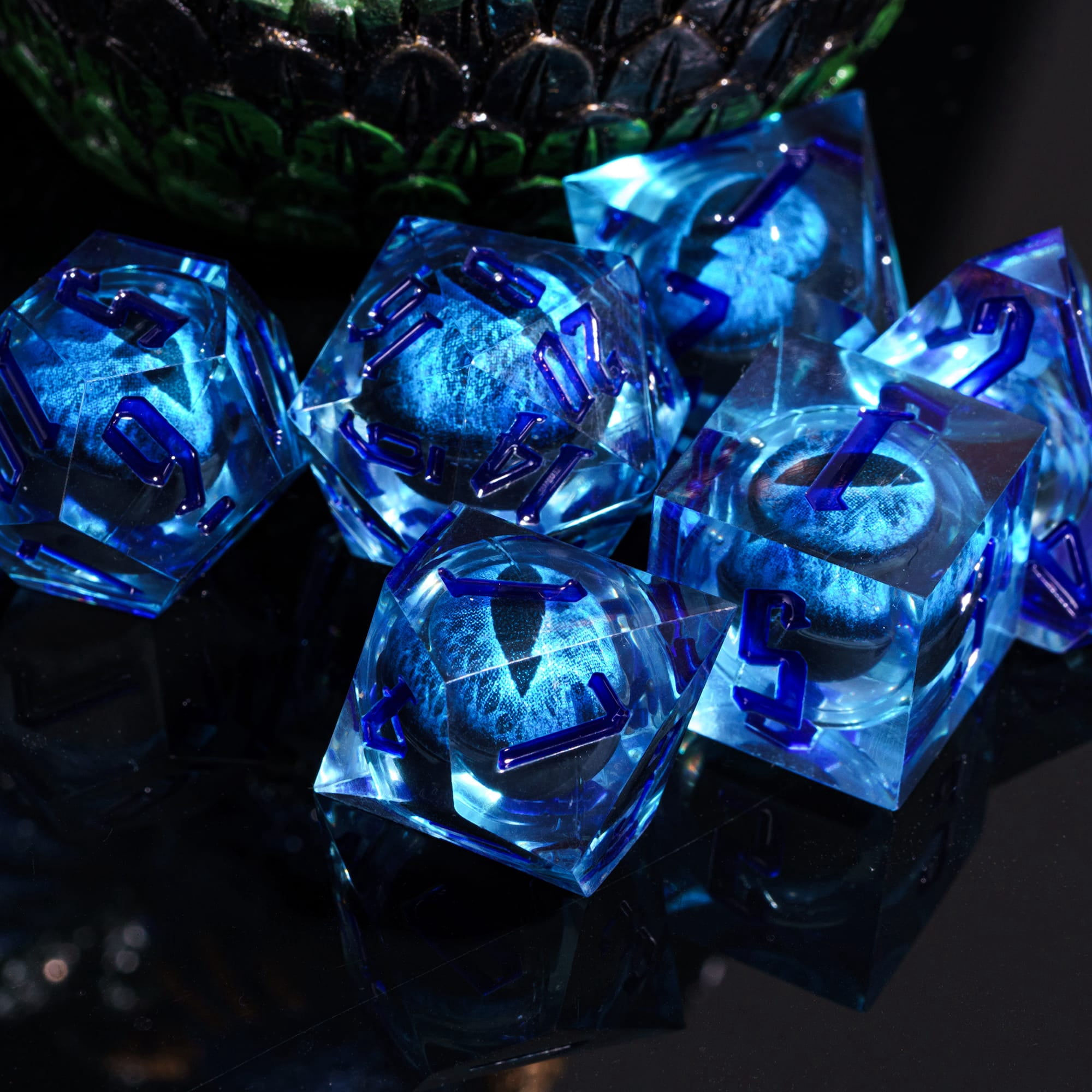 Cusdie Sharp Edges DND Dice, Death Peeping Eyes Liquid Core Dice, 7 PCs D&D Dice, Handcrafted Polyhedral Dice Set, for TTRPG Role Playing Game Pathfinder
