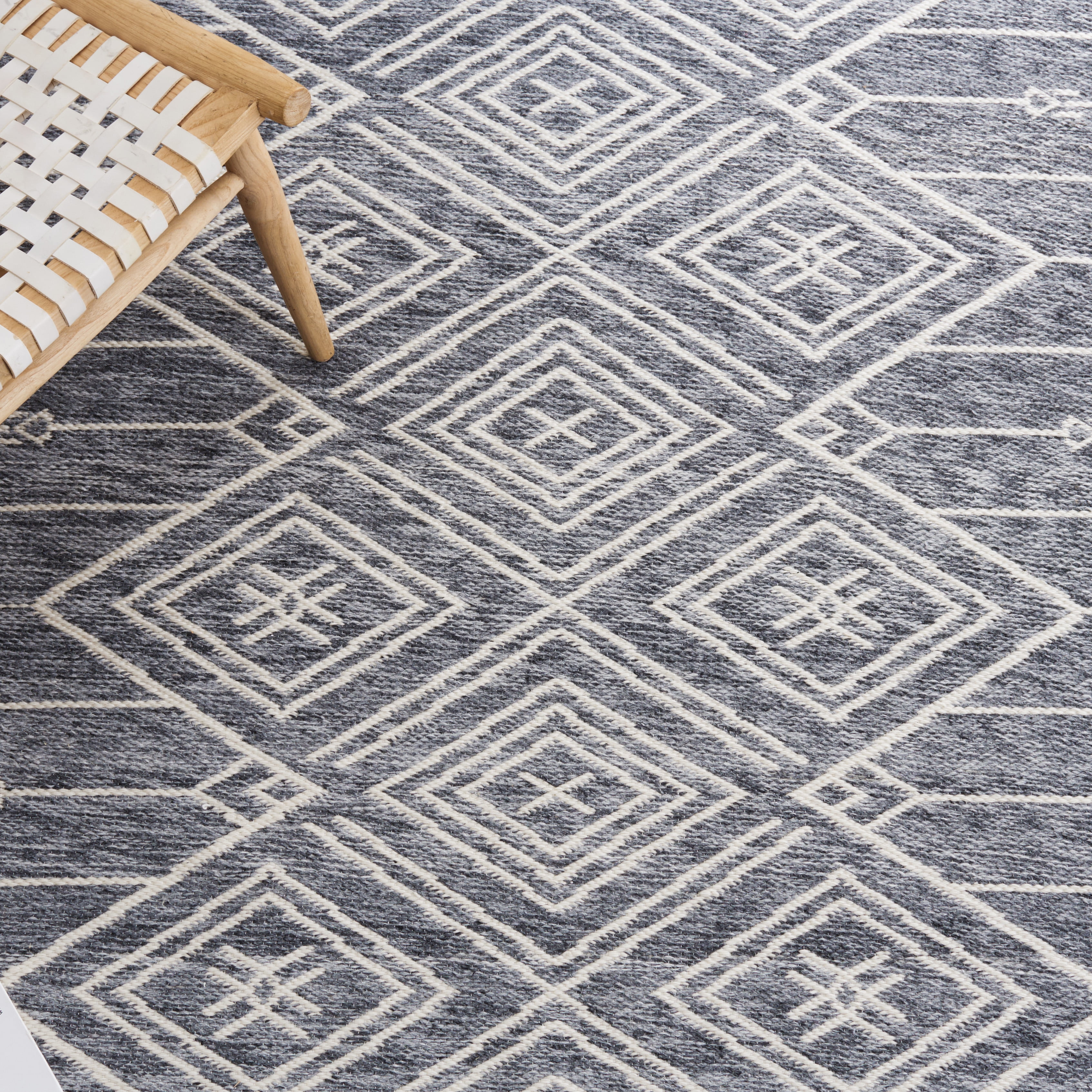 Safavieh Kilim Asa Geometric Polyester Area Rug, Gray/Ivory, 3' x 5'