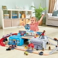 thumbnail image 3 of Set de tren de juguete de madera Hape Super Cityscape con City Scenes 3+, 3 of 7