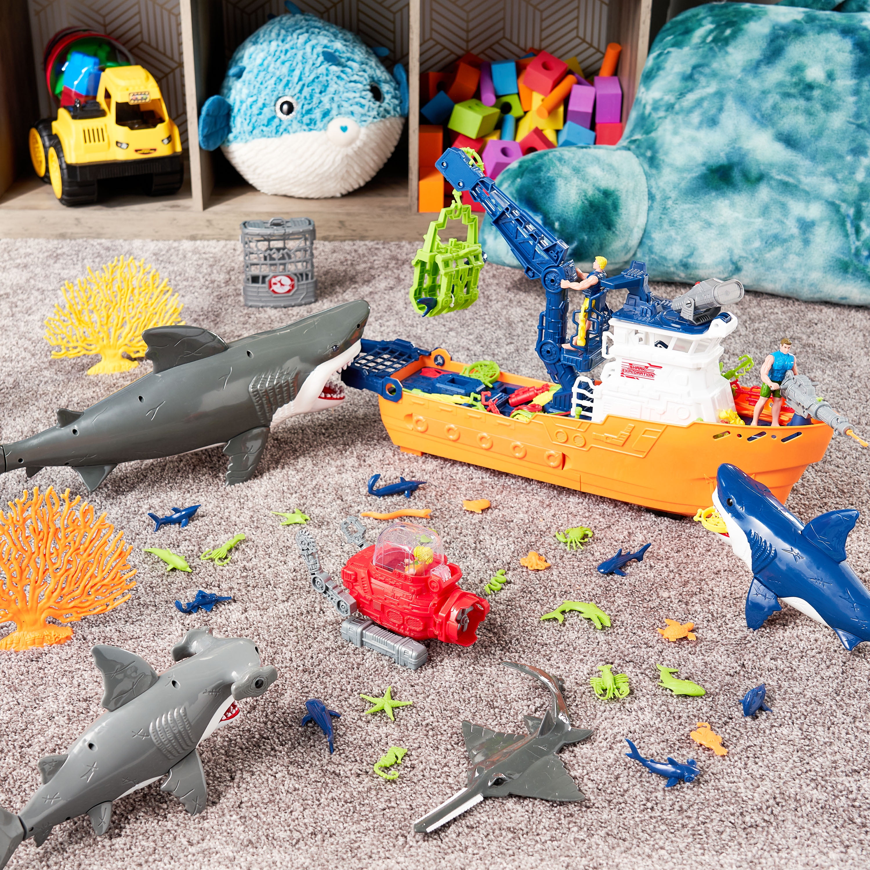 Kid Connection Jumbo Shark Exploration Boat Vehicle Playset, 81 Pieces