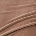 thumbnail image 5 of Manta COOVA de forro polar extragrande, 305 x 305 cm, color marrón suave, 5 of 5