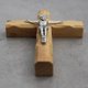 thumbnail image 1 of Crucifijo de Madera de Olivo Holyland Crafted Art 4.5' Hecho a mano en Jerusalén, 1 of 3