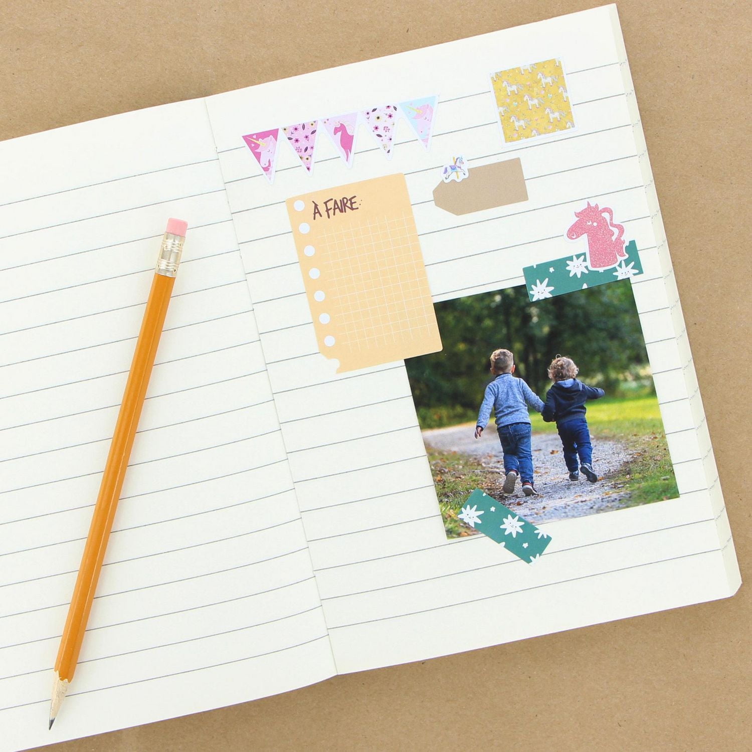 CRAFTY & CO. Livre d'autocollants licornes, 1 355 pièces, mignon, amusant, pour enfants et adolescents GIRL STICKERBOOK