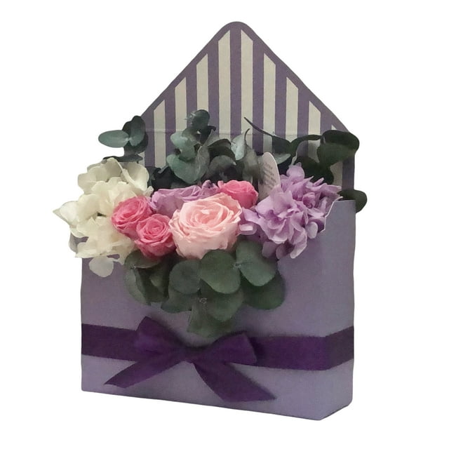 Arreglo de flores preservada en Sobre lila Mina’an-flor eterna