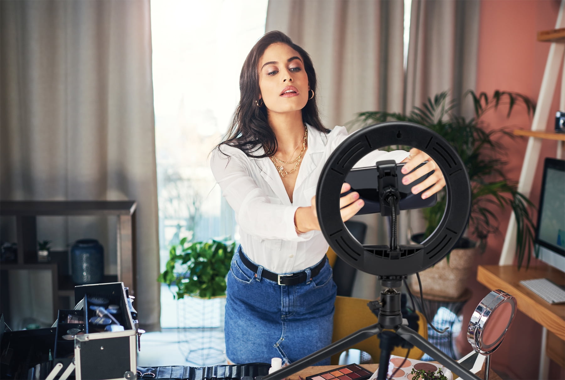 GPX Vlogging Tripod with LED Light Ring, Black, TPDL801B GPX Vlogging Tripod with LED Light Ring, Black, TPDL801B