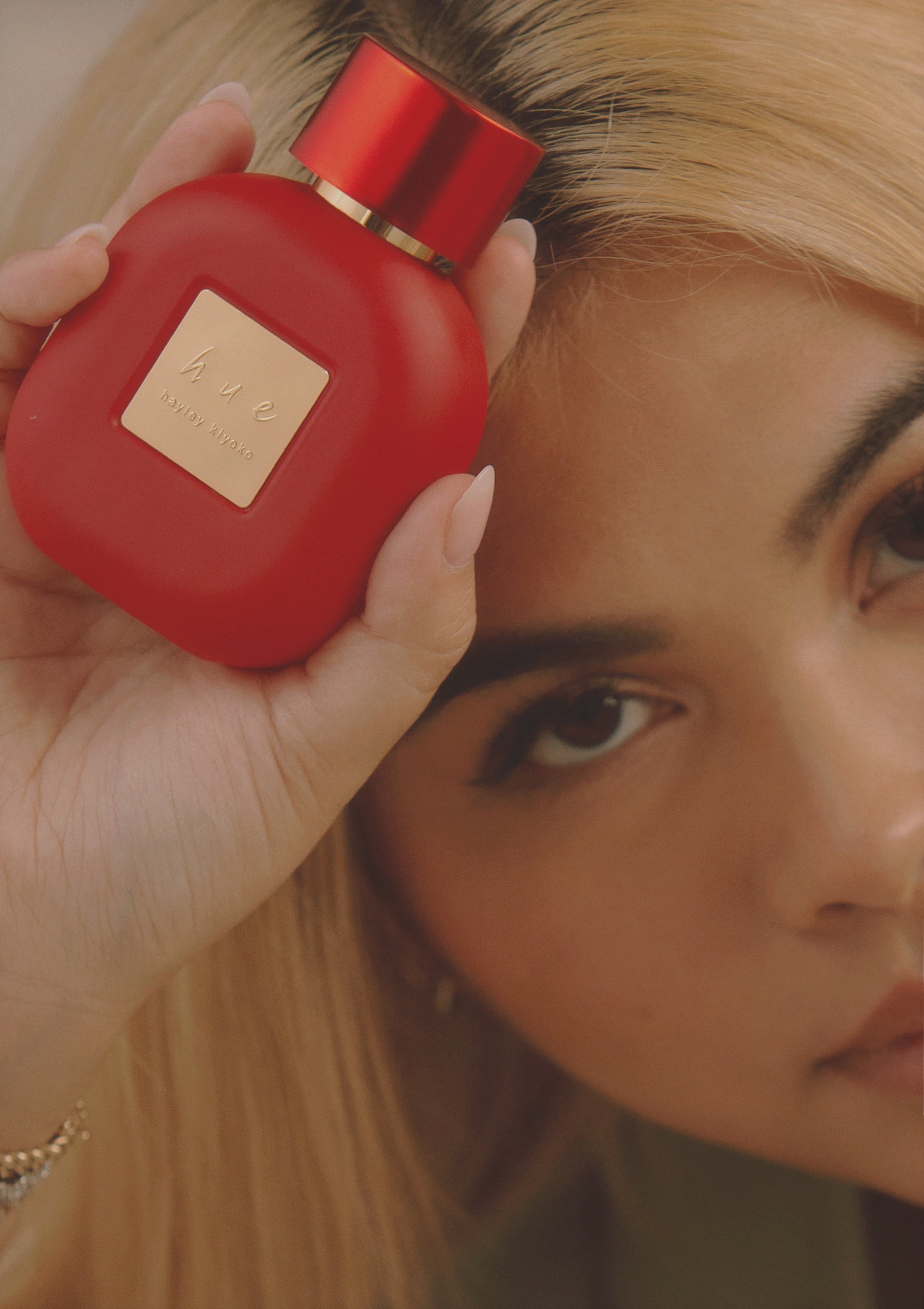 H U E by Hayley Kiyoko Limited Edition Fragrance Giftset (2PC) - 2.2 oz EDP + Toiletry Bag