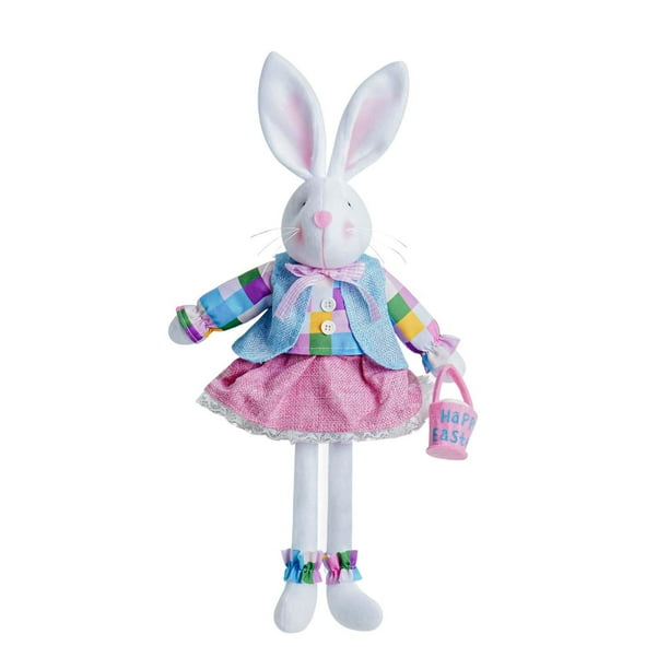 Peluche de conejo con atuendo para coleccionar en la sala de estar con cesta