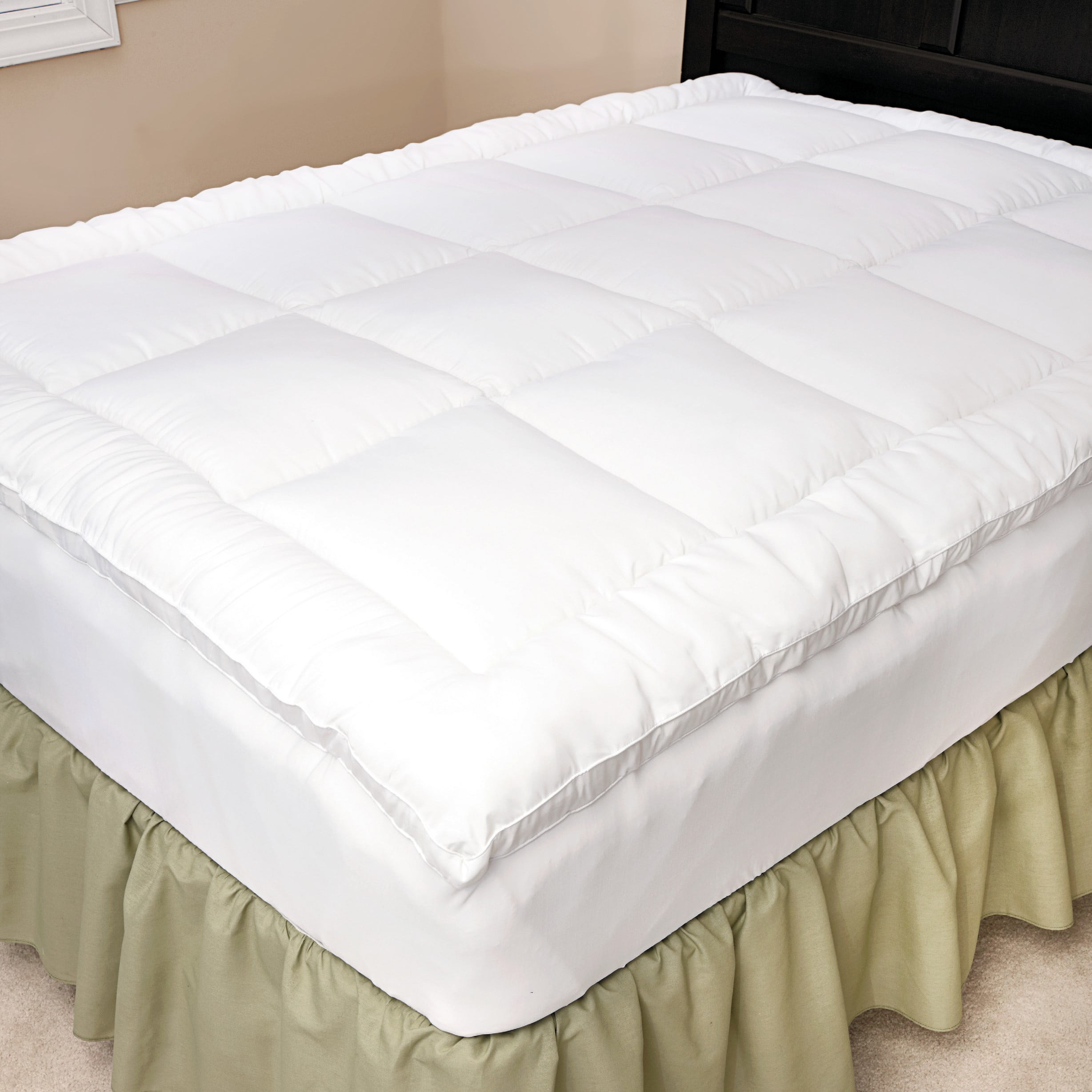 mattress topper with fitted skirt