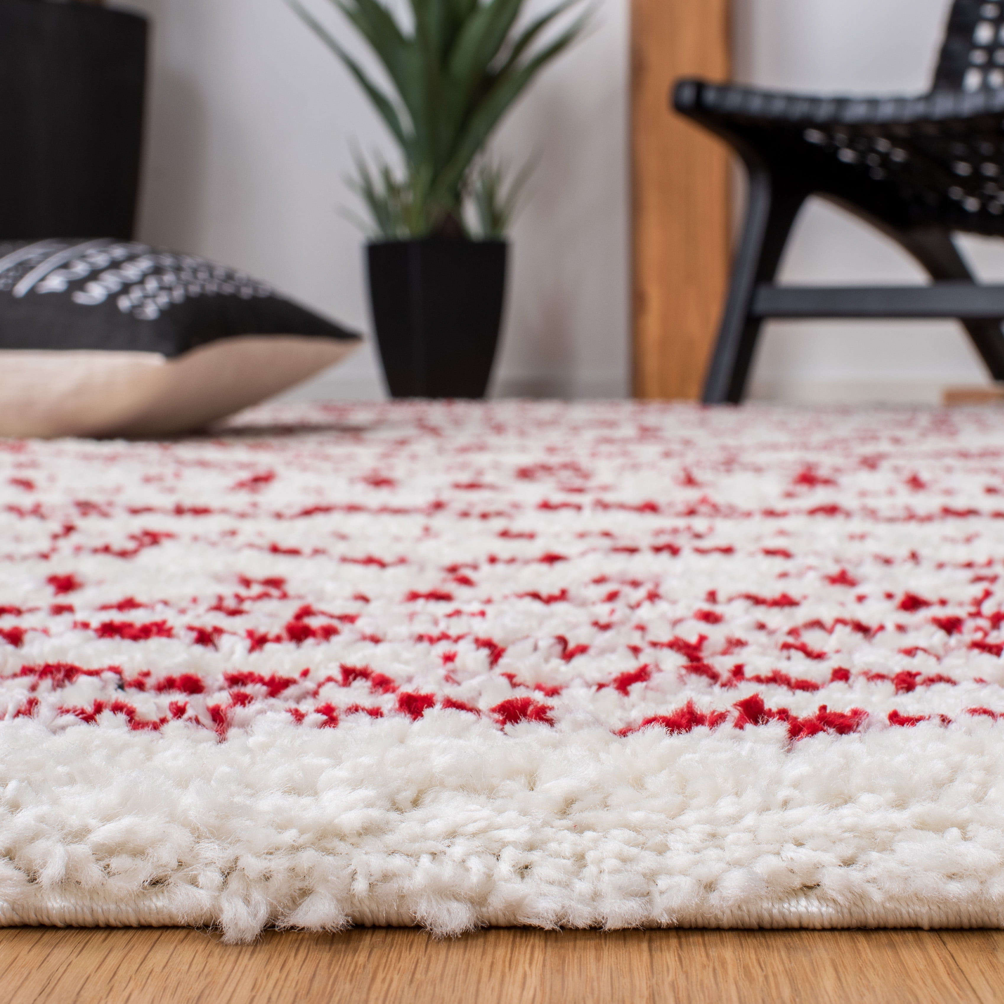 SAFAVIEH Arizona Teagan Geometric Shag Area Rug, Ivory/Red, 5'1" x 7'6"