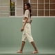 thumbnail image 5 of Pantalones de la Cintura Elástica de las Mujeres Medio Pantalones Cortos Botones de la Cintura Elástica de Verano Lino Bolsillos Pantalones, Lino de Algodón, 5 of 9