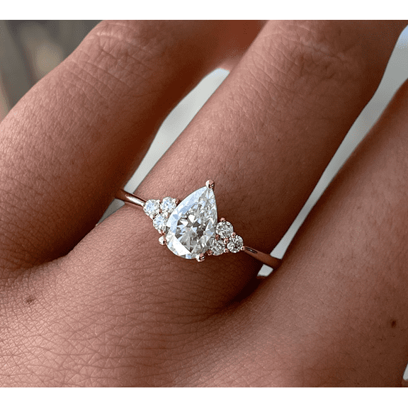 ESTE ORIGIN 2.00Ct IGI Certified Pear Cut Lab-Grown Diamond Engagement Ring - Accent Diamonds in 14K Yellow Gold for Women US 8.5