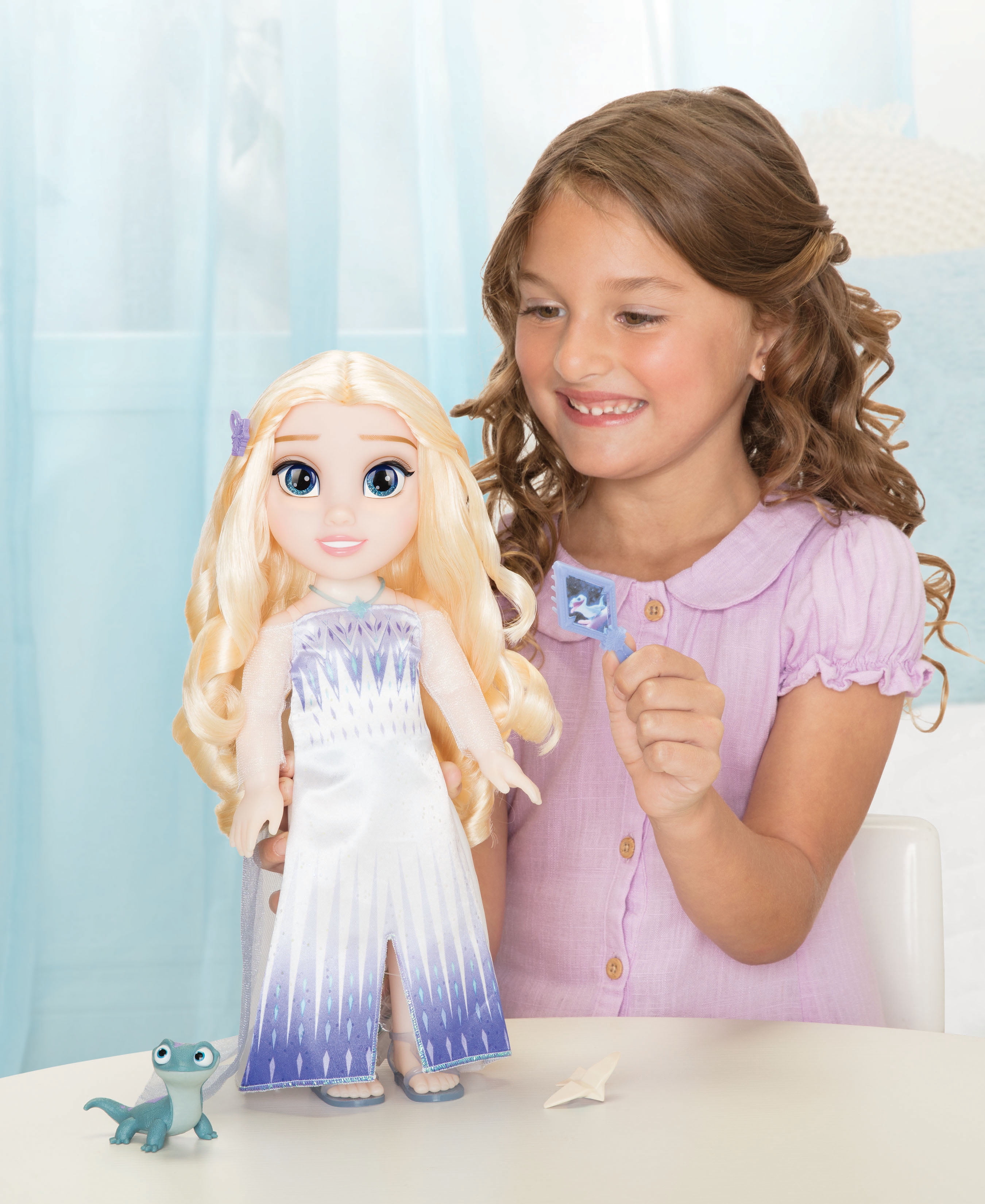 Disney's Frozen Elsa Snow Queen Singing Feature Fashion Doll Ages 3 and Up