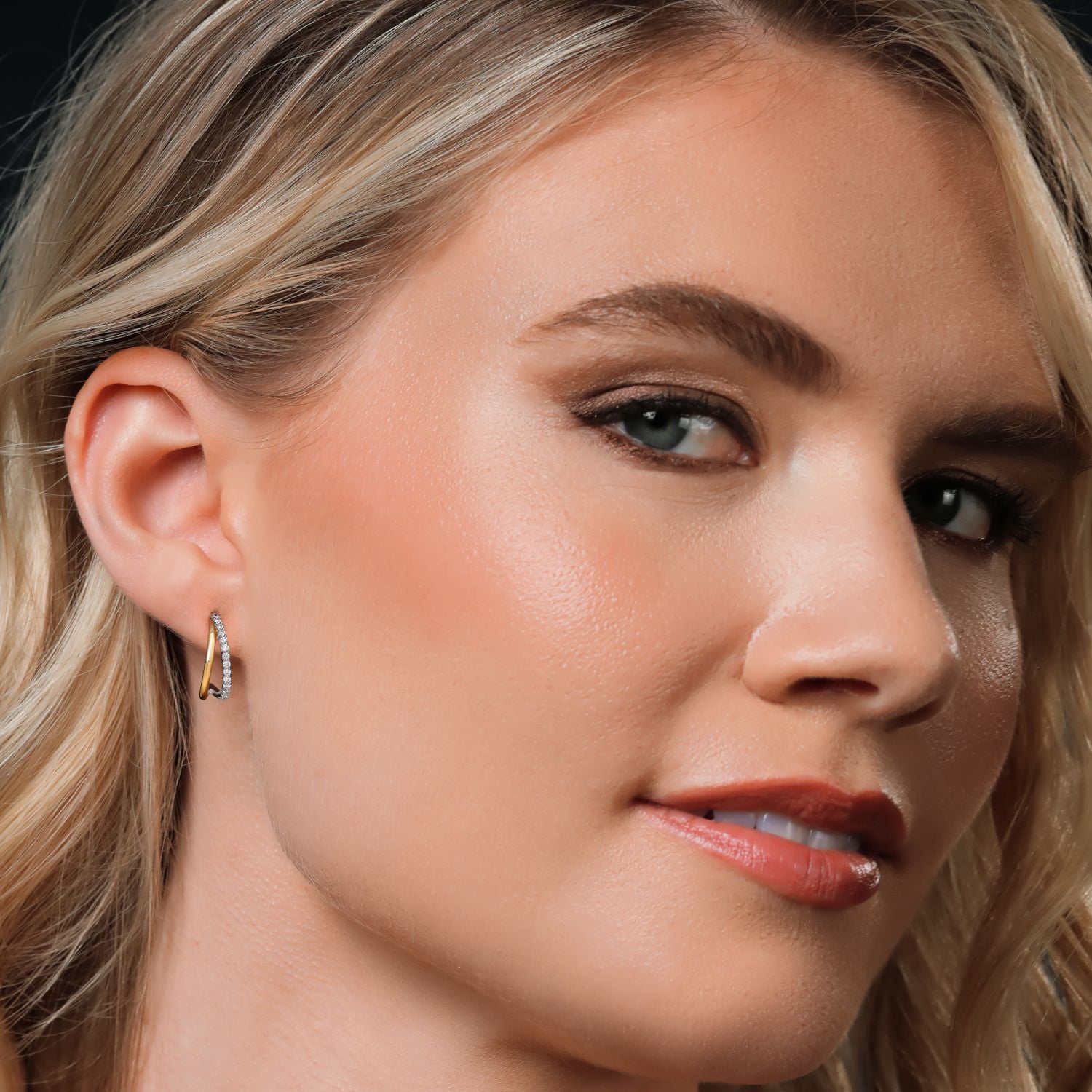 Gem Stone King 925 Sterling Silver and 10K Yellow Gold White Lab Grown Diamond Split Hoop Huggie Earrings for Women | Gemstone April Birthstone | 16MM = 5/8 inch | 0.28 Cttw