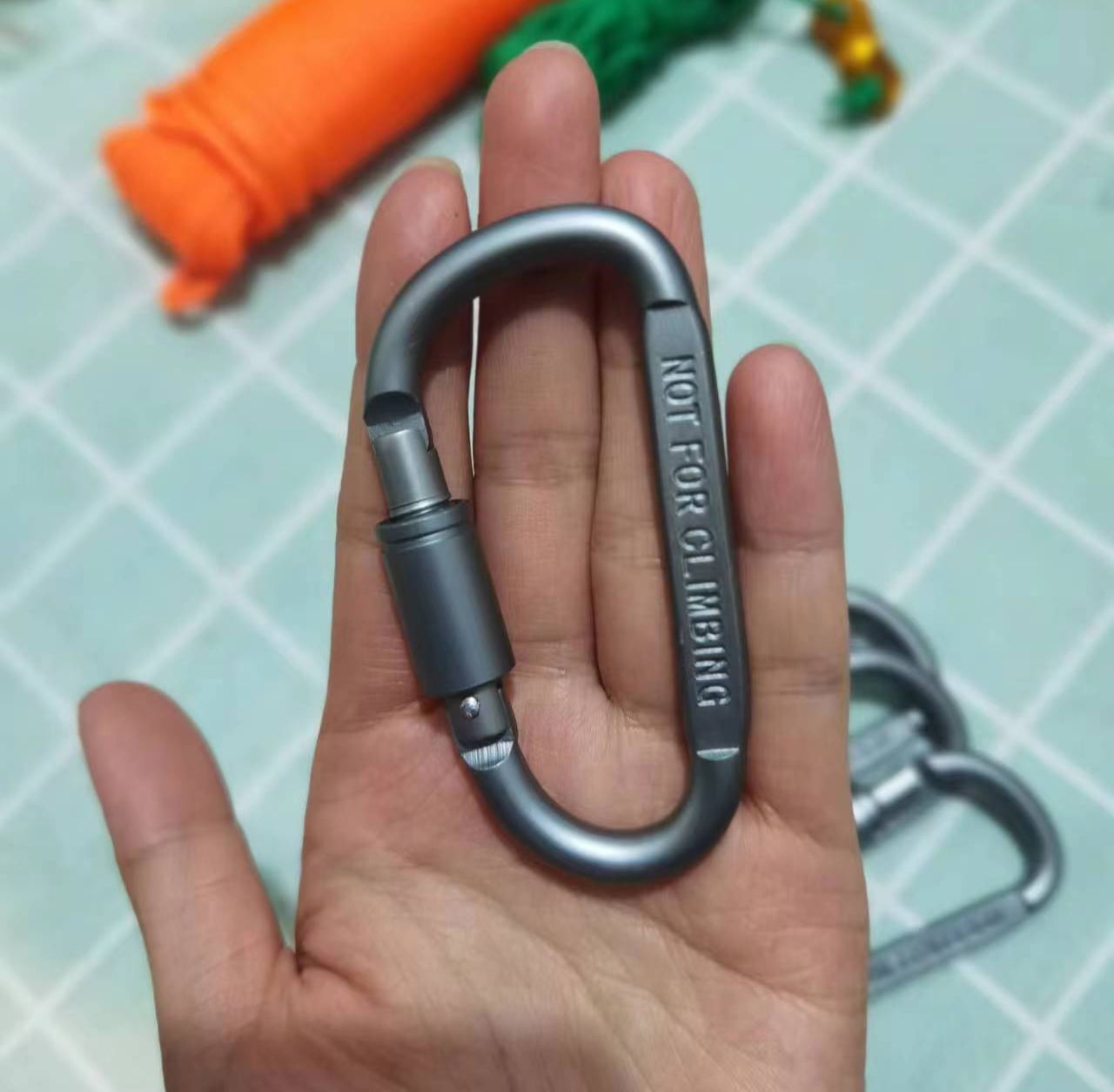 Mousqueton en alliage d'aluminium en forme d'étoile avec verrouillage pour le camping - Chine Star mousqueton, mousqueton avec clip