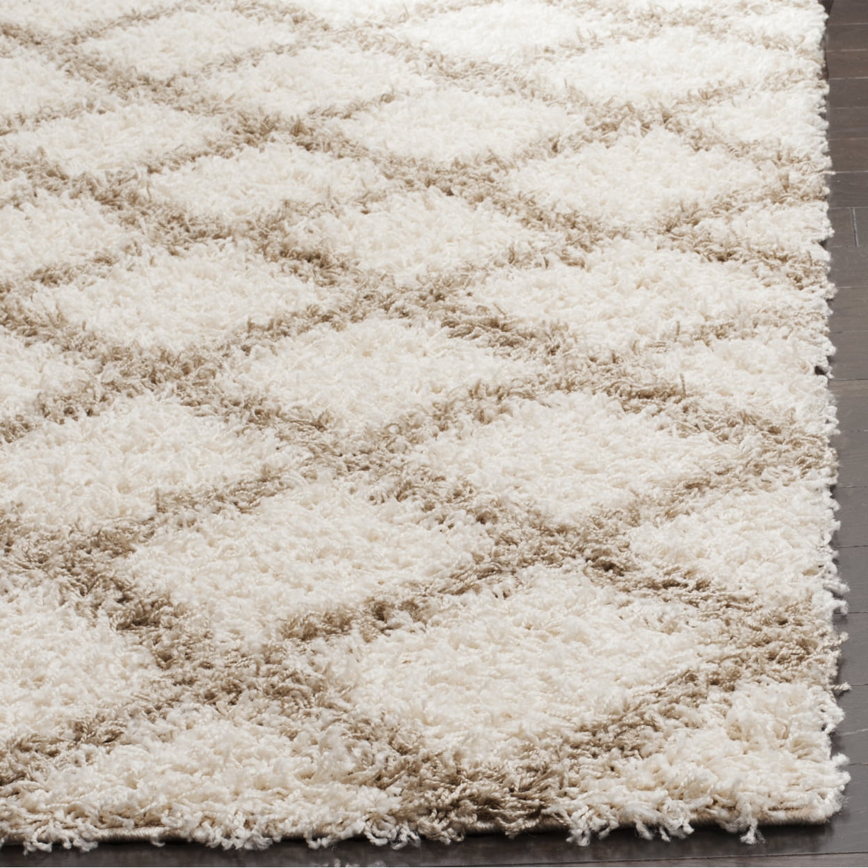 SAFAVIEH Dallas Jerrie Geometric Shag Area Rug, Ivory/Beige, 6' x 6' Round