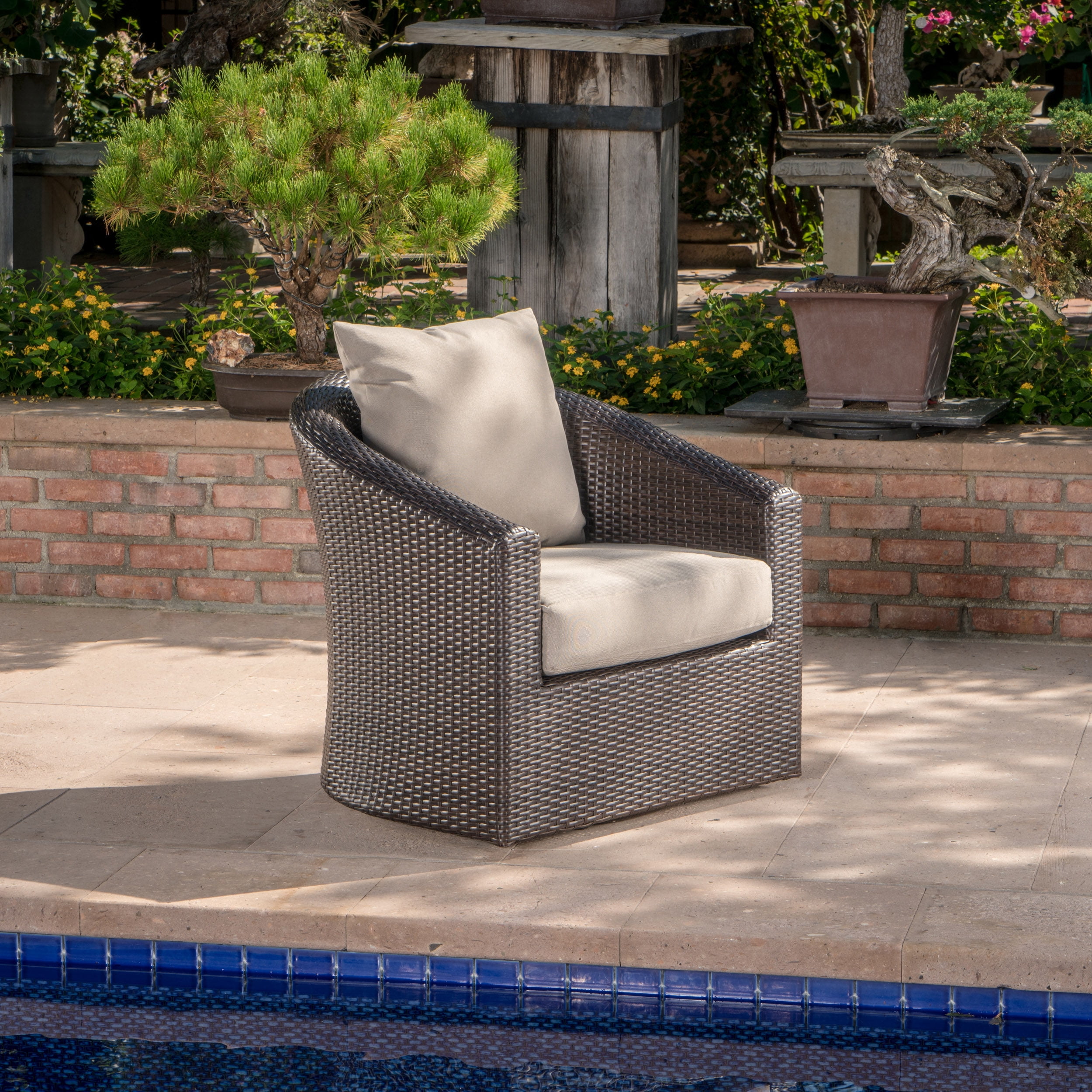 Swivel Chair, Outdoor Aluminum Frame Wicker Rotatable Chair for Patio Garden, Brown and Beige