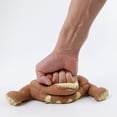 thumbnail image 4 of Figura de gorila antiestrés, 16 cm, marrón, juguete antiansiedad, suave y estrujable, ideal para ocio, entretenimiento y alivio del estrés., 4 of 5