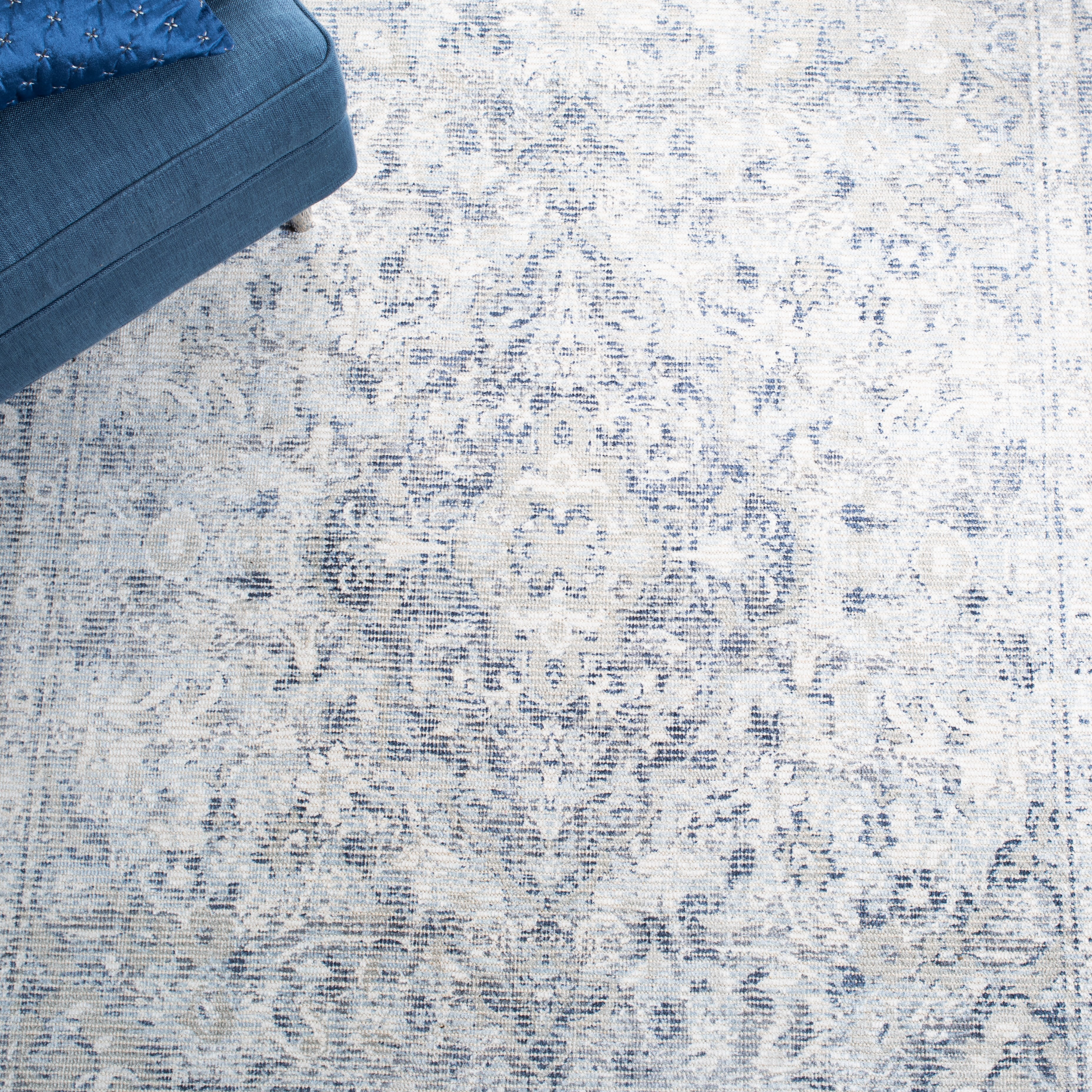 SAFAVIEH Restoration Vintage Fletcher Medallion Area Rug, Ivory/Blue, 6' x 6' Round