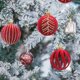 thumbnail image 5 of Adornos navideños, regalos navideños, bolas navideñas flocadas de 6 cm, bolas colgantes de plástico con purpurina, juego de seis bolas decorativas para árbol de Navidad., 5 of 5